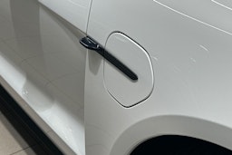 valkoinen Porsche Taycan 2022 kuva 27.