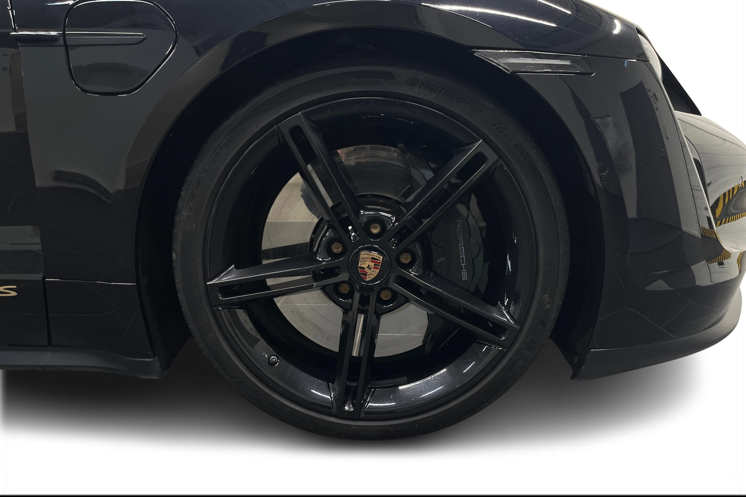 musta Porsche Taycan 2022 kuva 9.