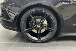 musta Porsche Taycan 2022 kuva 10.