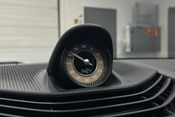 musta Porsche Taycan 2022 kuva 17.
