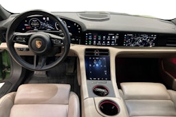 Vihreä Porsche Taycan 2022 kuva 7.