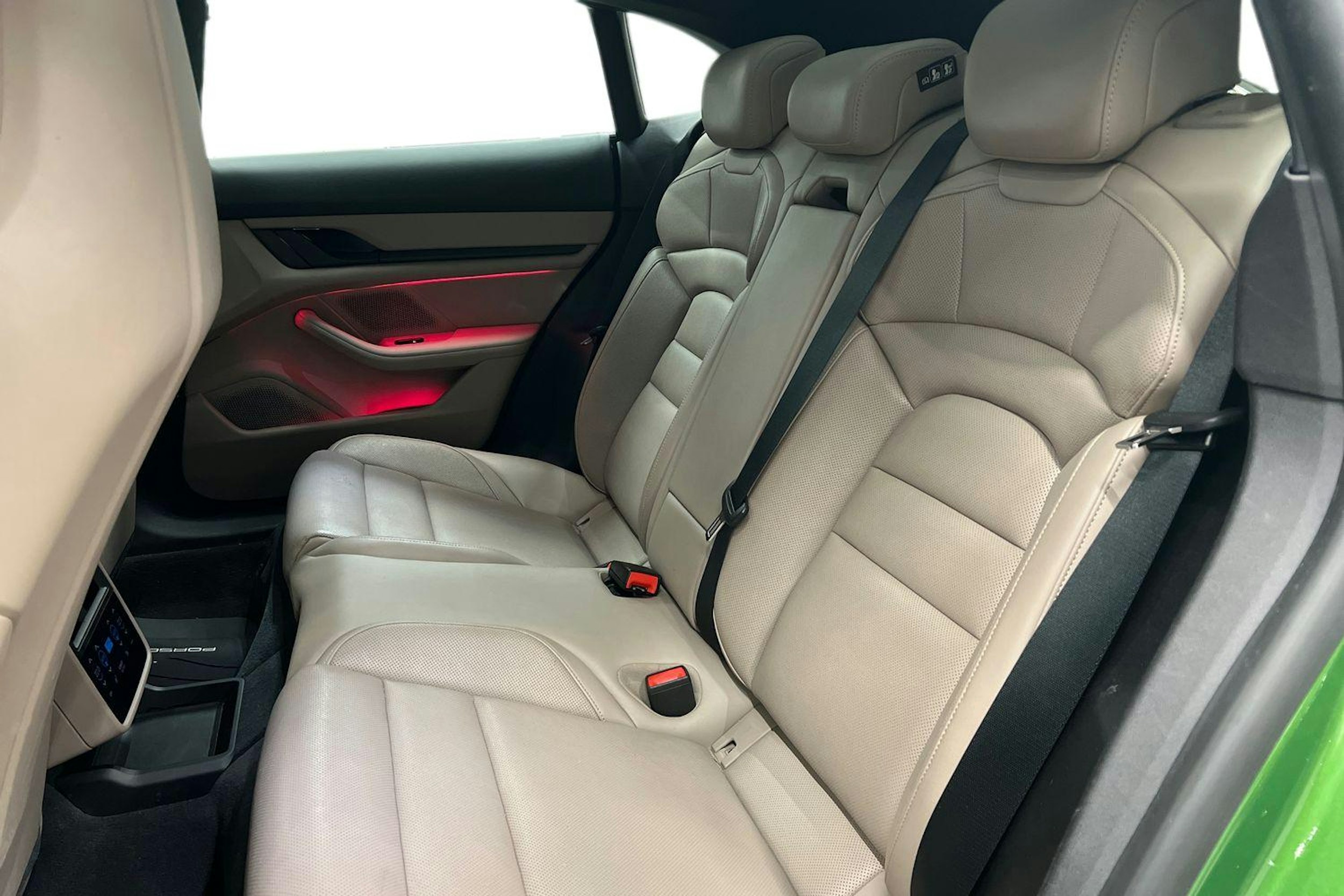 Vihreä Porsche Taycan 2022 kuva 8.