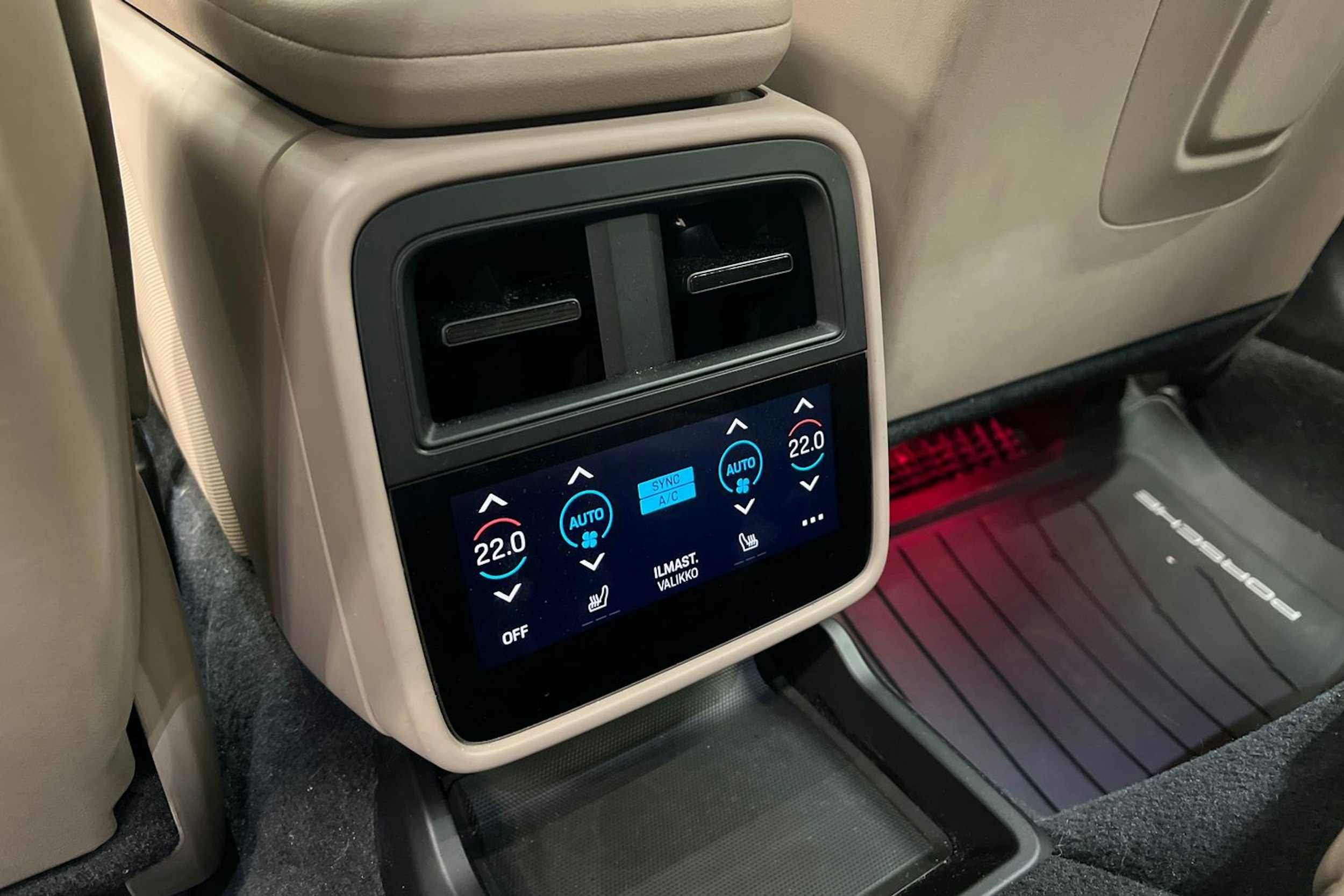 Vihreä Porsche Taycan 2022 kuva 10.