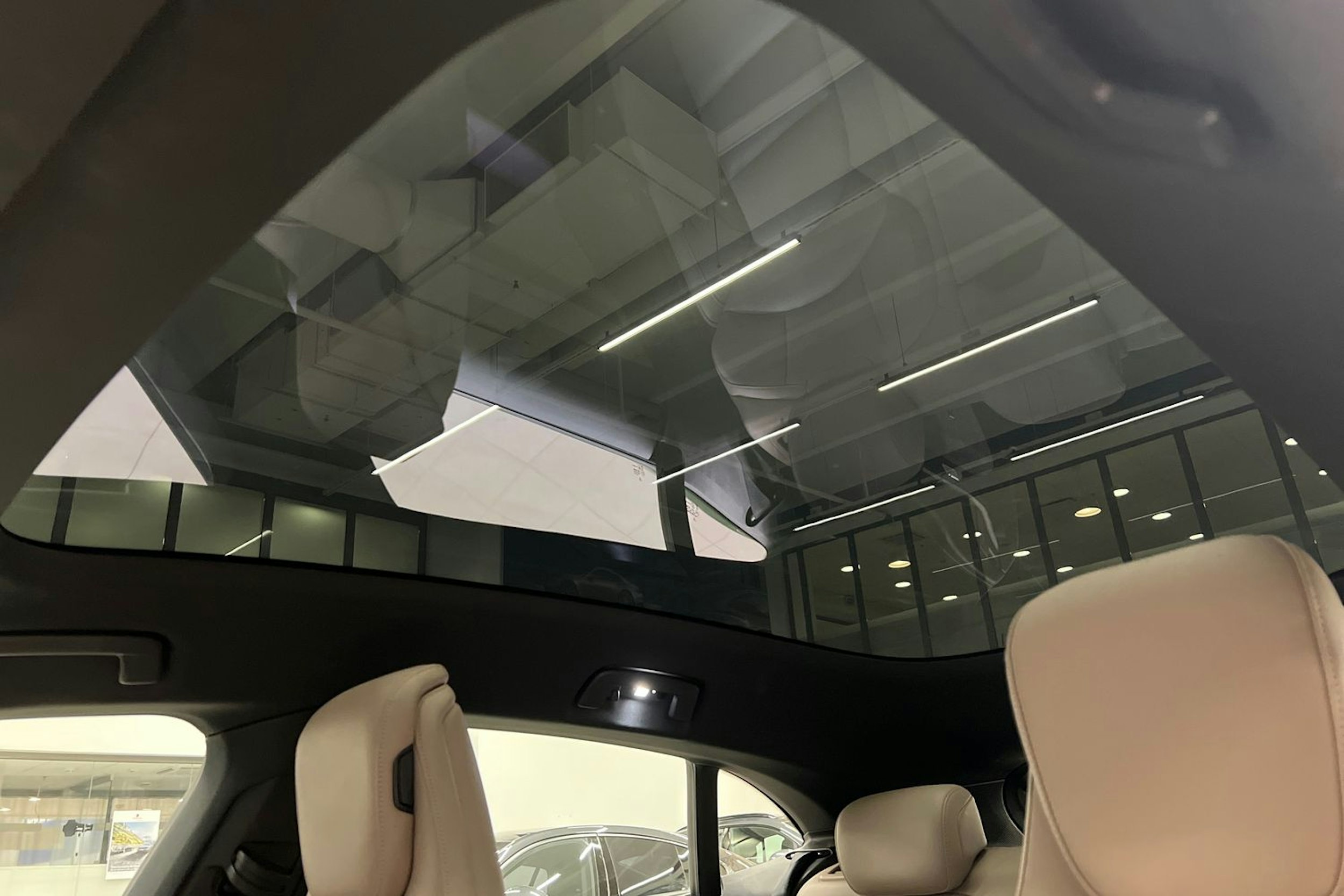 Vihreä Porsche Taycan 2022 kuva 12.