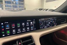 Vihreä Porsche Taycan 2022 kuva 13.