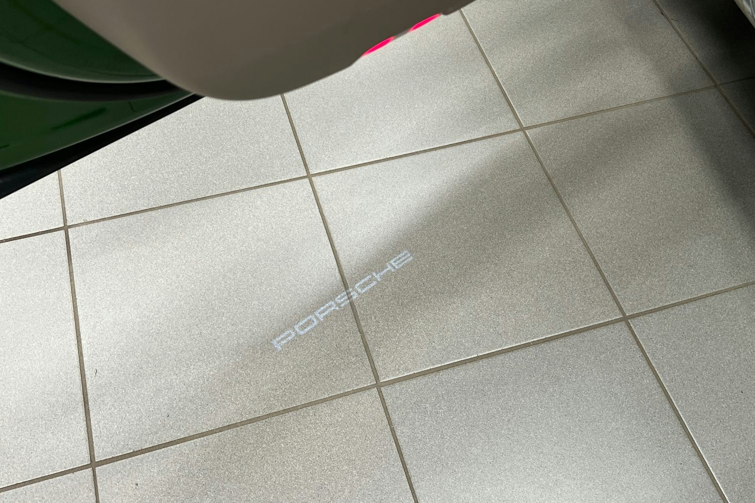 Vihreä Porsche Taycan 2022 kuva 15.