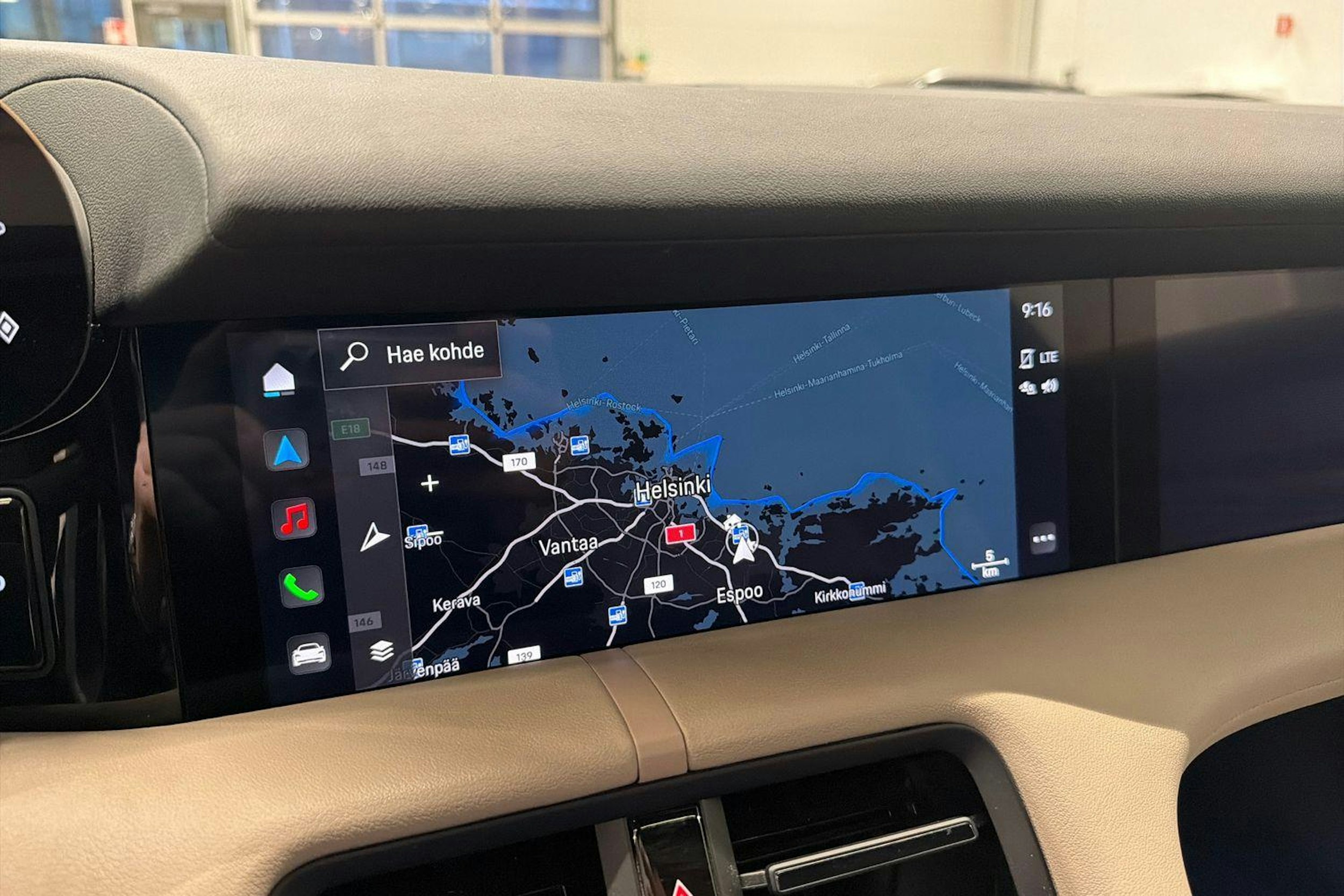 Vihreä Porsche Taycan 2022 kuva 19.