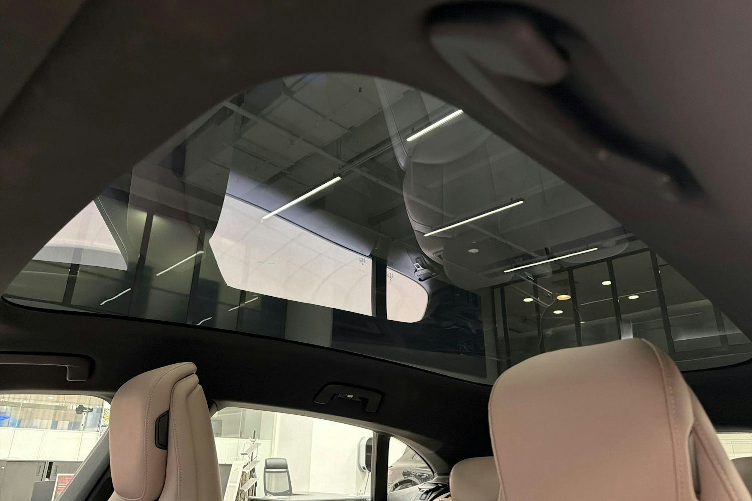 Vihreä Porsche Taycan 2022 kuva 21.