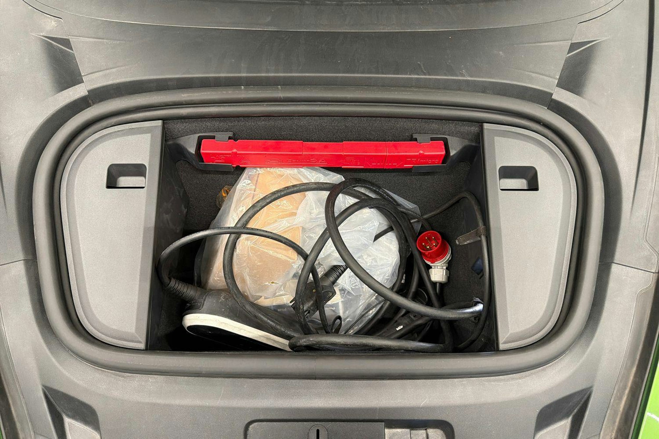 Vihreä Porsche Taycan 2022 kuva 24.