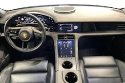 musta Porsche Taycan 2022 kuva 7.