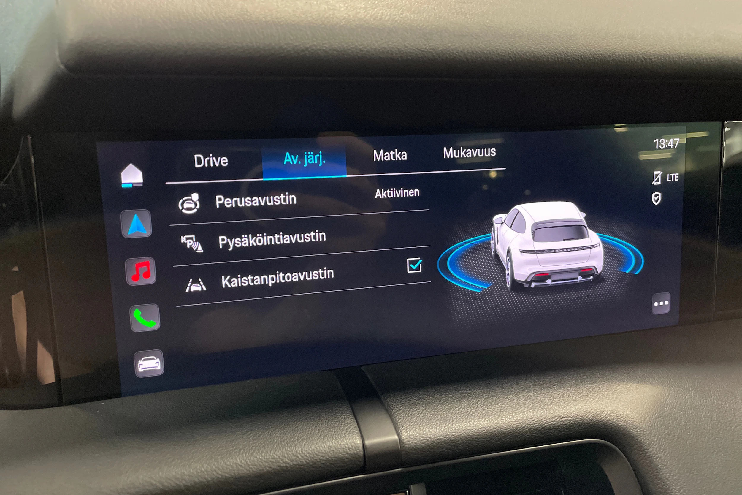 musta Porsche Taycan 2022 kuva 12.