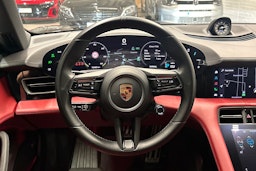 musta Porsche Taycan 2022 kuva 10.