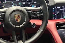 musta Porsche Taycan 2022 kuva 11.