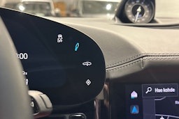 musta Porsche Taycan 2022 kuva 23.