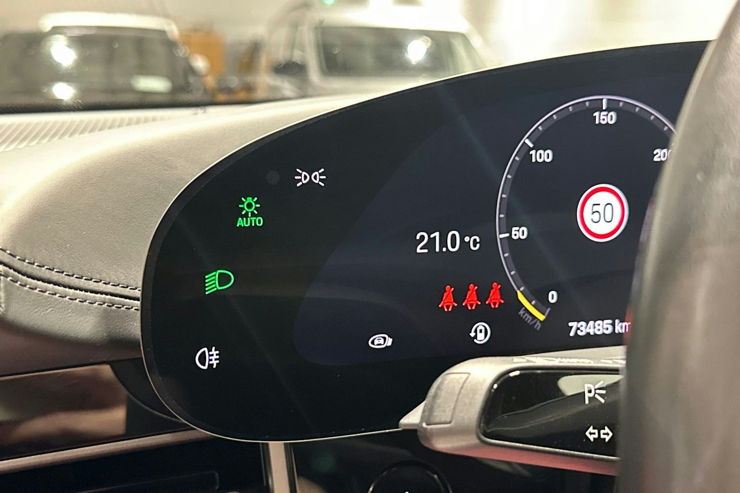 musta Porsche Taycan 2022 kuva 24.