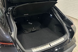 musta Porsche Taycan 2022 kuva 26.