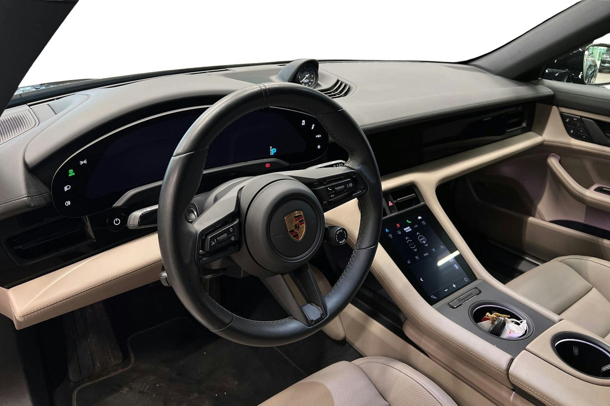 musta Porsche Taycan 2023 kuva 6.