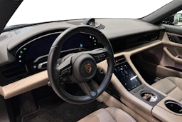 musta Porsche Taycan 2023 kuva 6.