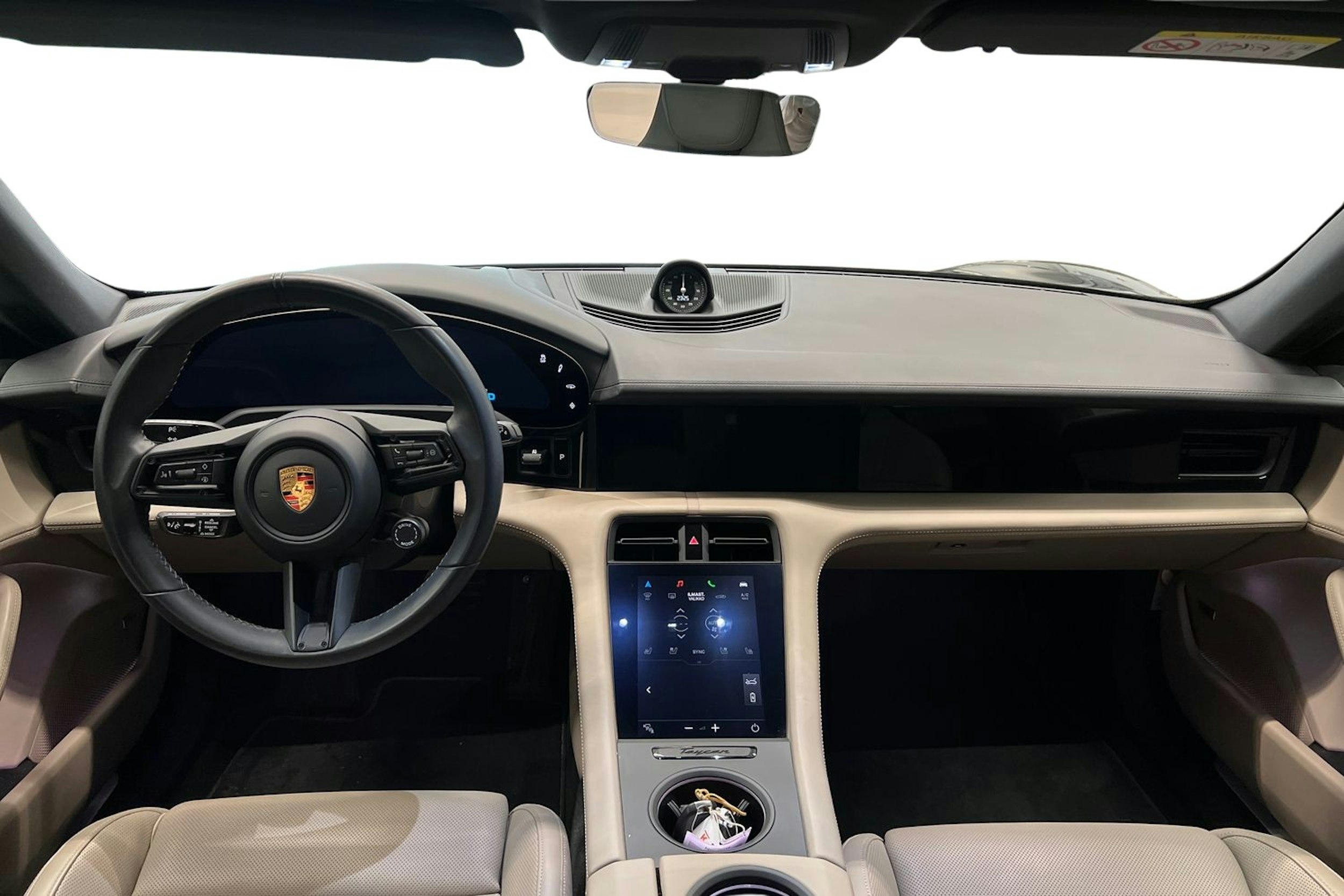 musta Porsche Taycan 2023 kuva 7.