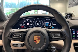 musta Porsche Taycan 2023 kuva 13.