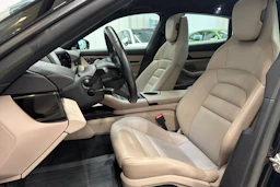 Musta Porsche Taycan 2023 kuva 10.
