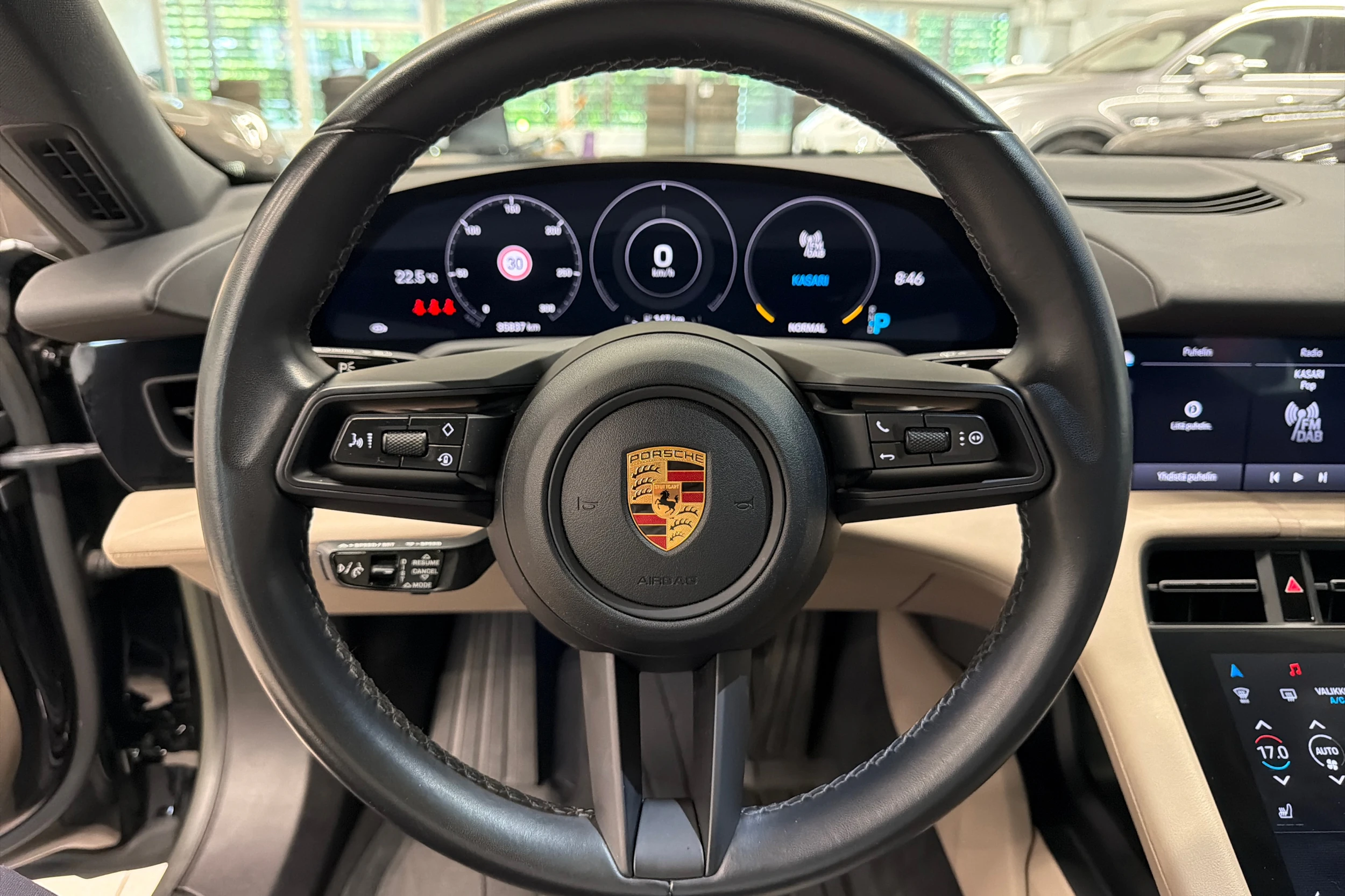 Musta Porsche Taycan 2023 kuva 17.