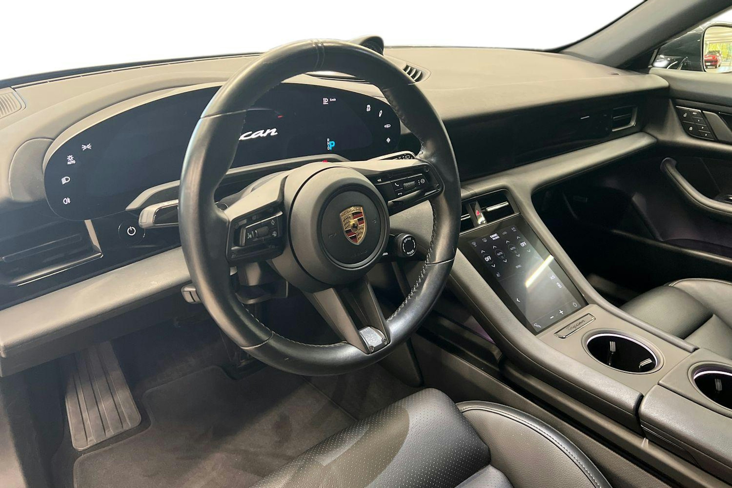 harmaa Porsche Taycan 2023 kuva 6.
