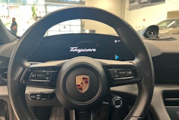 harmaa Porsche Taycan 2023 kuva 10.