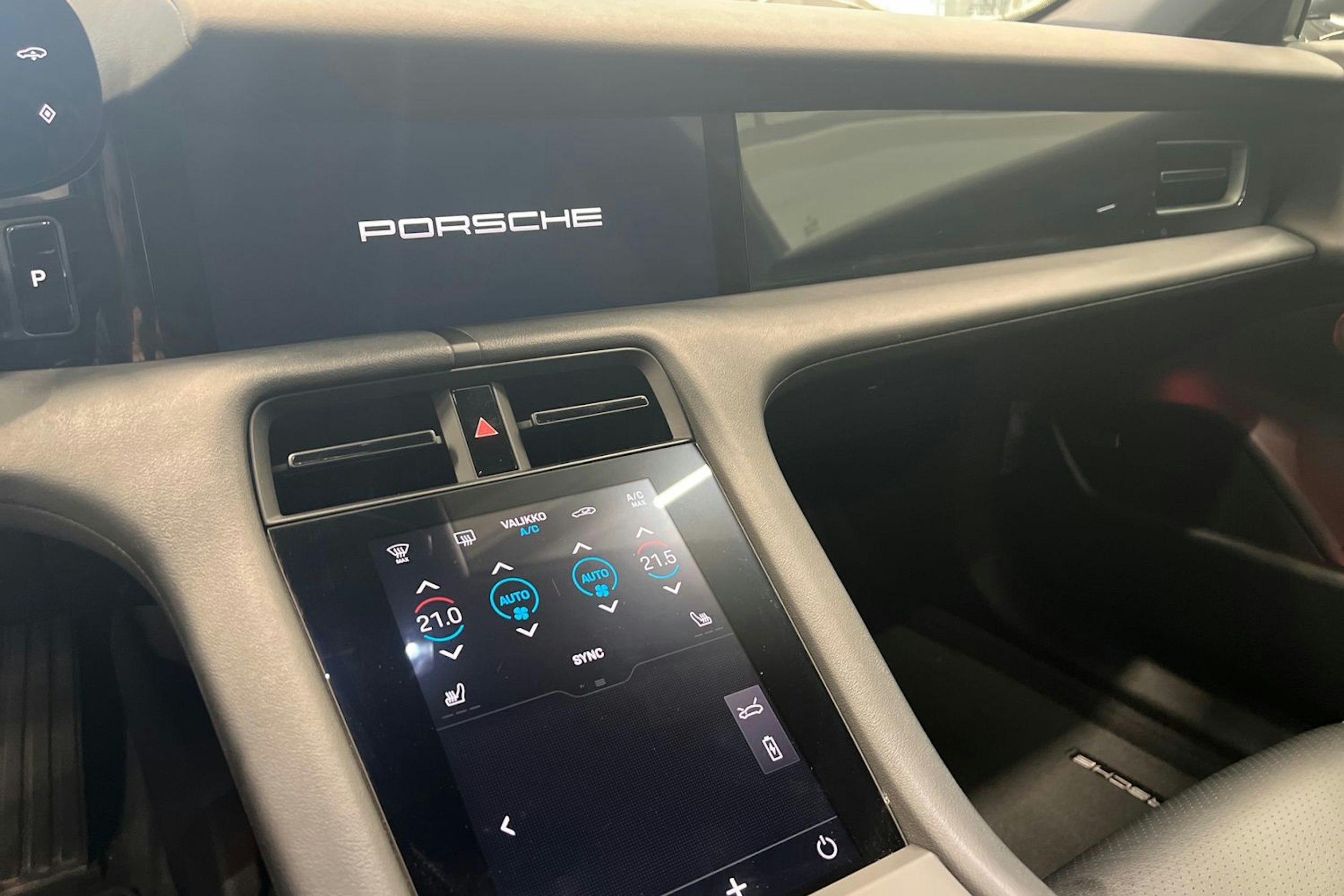 harmaa Porsche Taycan 2023 kuva 12.