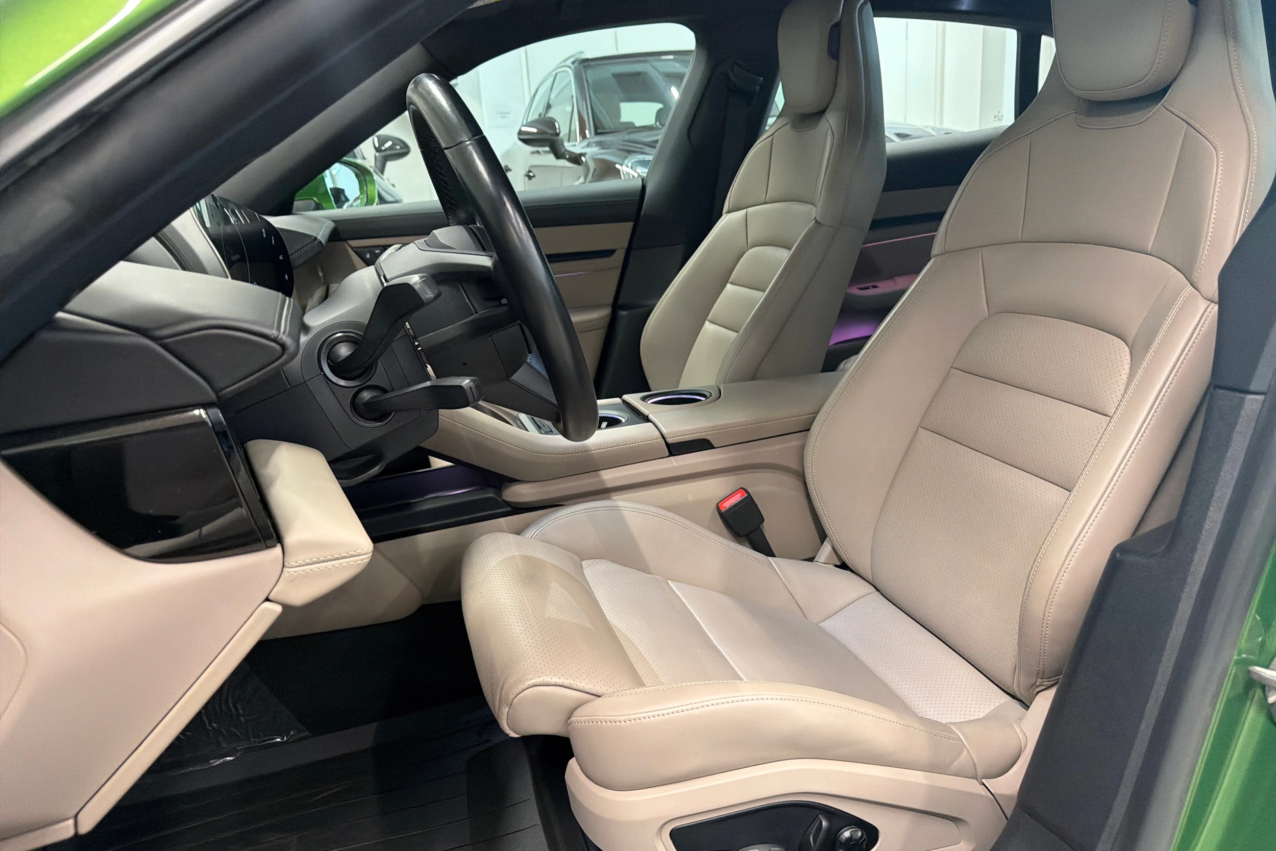 vihreä Porsche Taycan 2023 kuva 10.