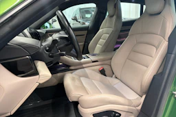 vihreä Porsche Taycan 2023 kuva 10.