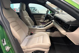 vihreä Porsche Taycan 2023 kuva 13.