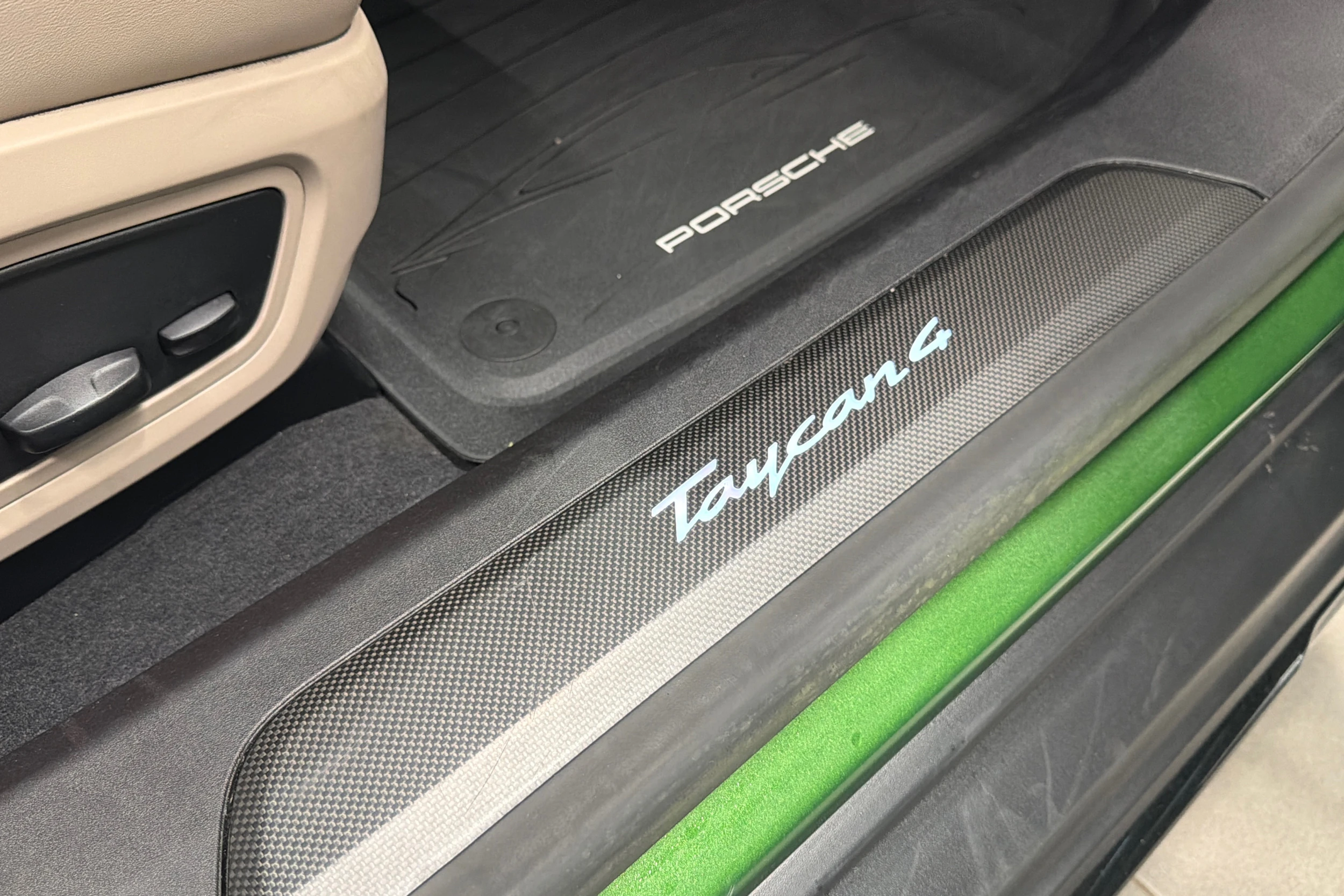 vihreä Porsche Taycan 2023 kuva 14.