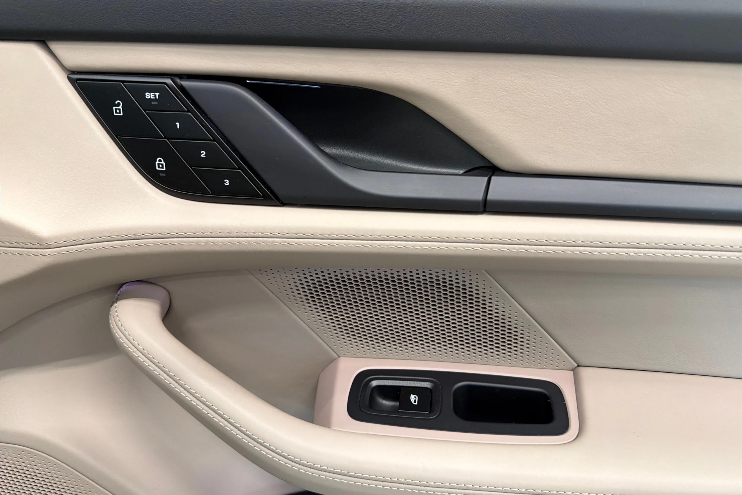 vihreä Porsche Taycan 2023 kuva 15.