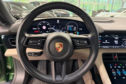 vihreä Porsche Taycan 2023 kuva 19.