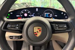 vihreä Porsche Taycan 2023 kuva 20.