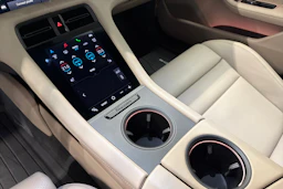 vihreä Porsche Taycan 2023 kuva 22.