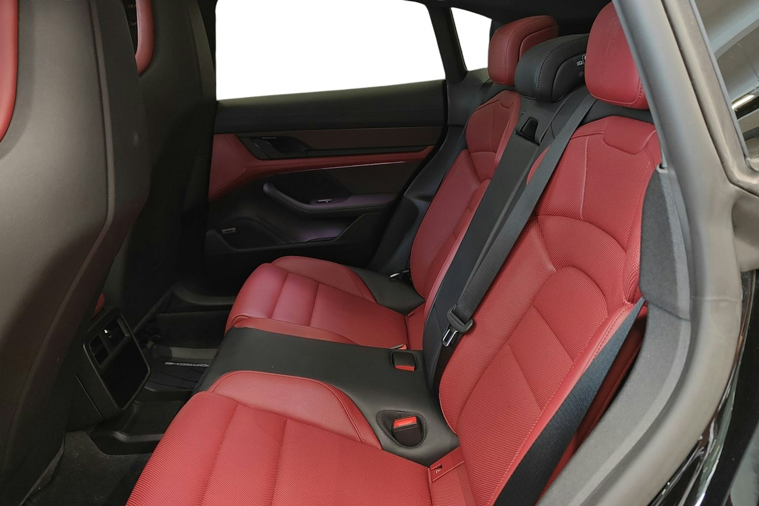 musta Porsche Taycan 2023 kuva 8.