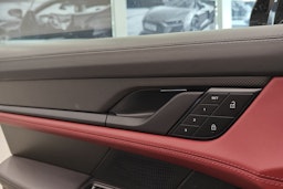 musta Porsche Taycan 2023 kuva 12.