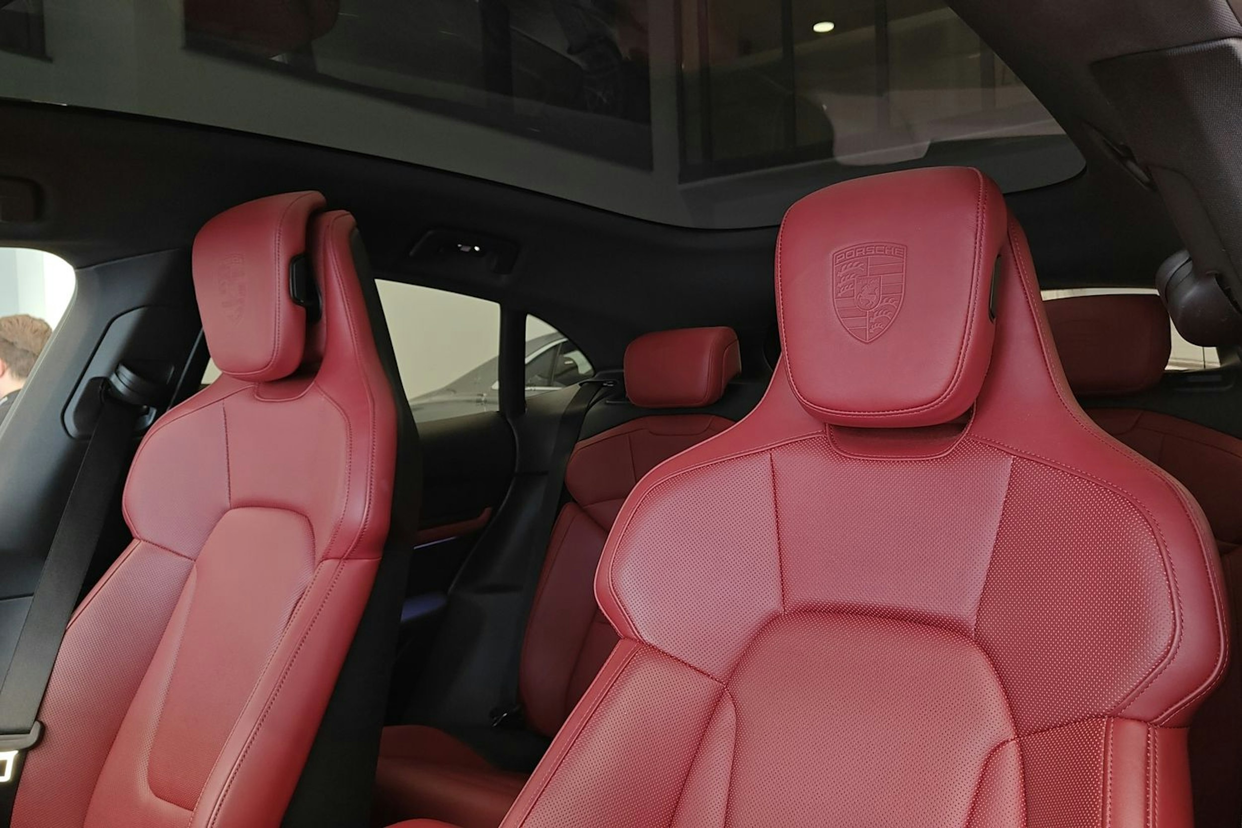 musta Porsche Taycan 2023 kuva 15.