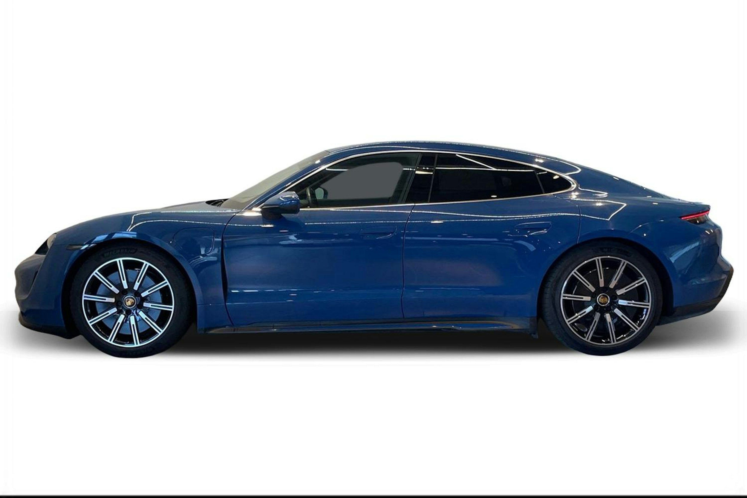 Sininen Porsche Taycan 2023 kuva 5.