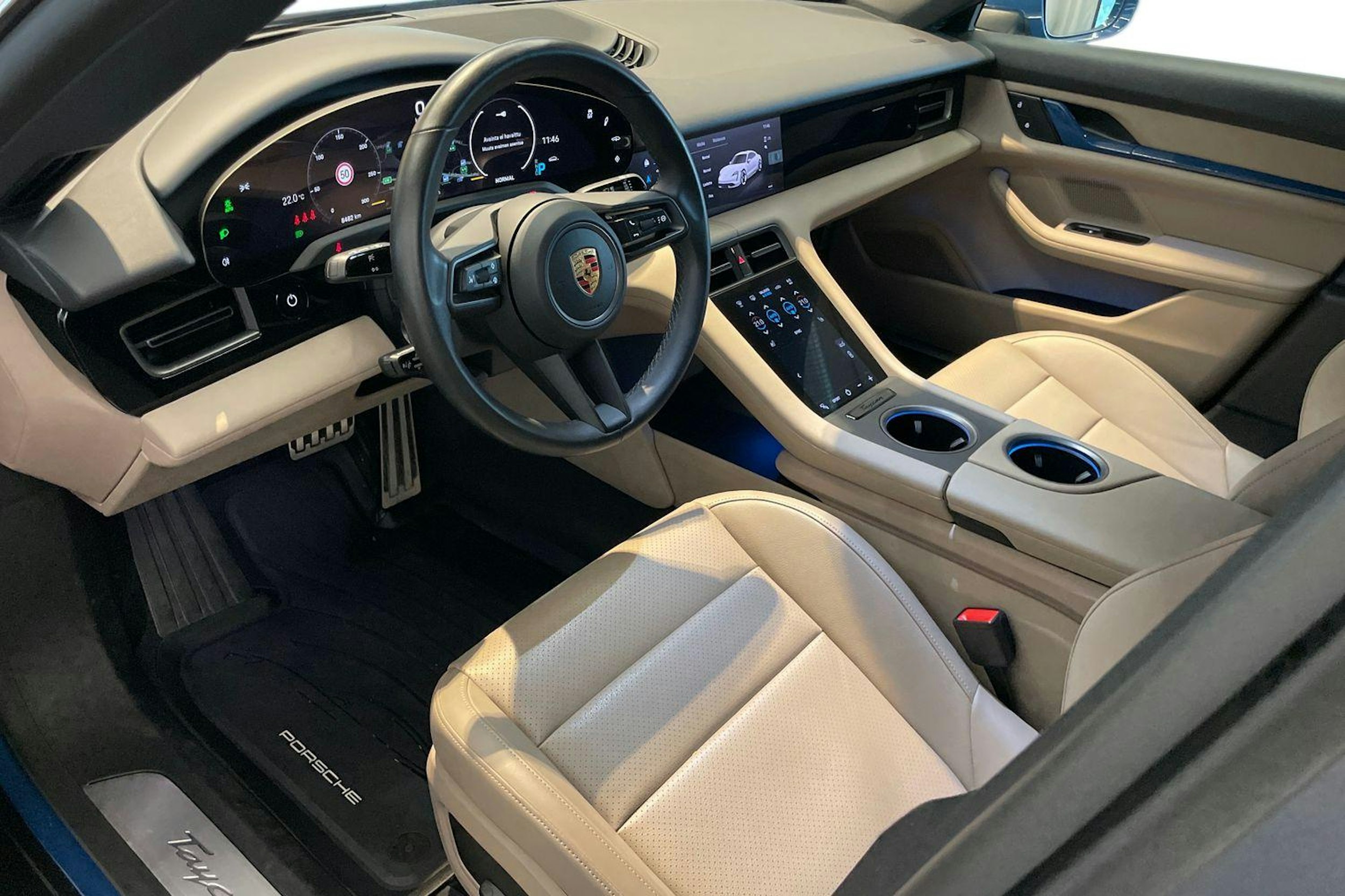 Sininen Porsche Taycan 2023 kuva 6.