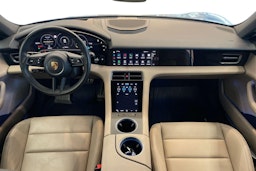 Sininen Porsche Taycan 2023 kuva 7.