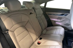 Sininen Porsche Taycan 2023 kuva 8.