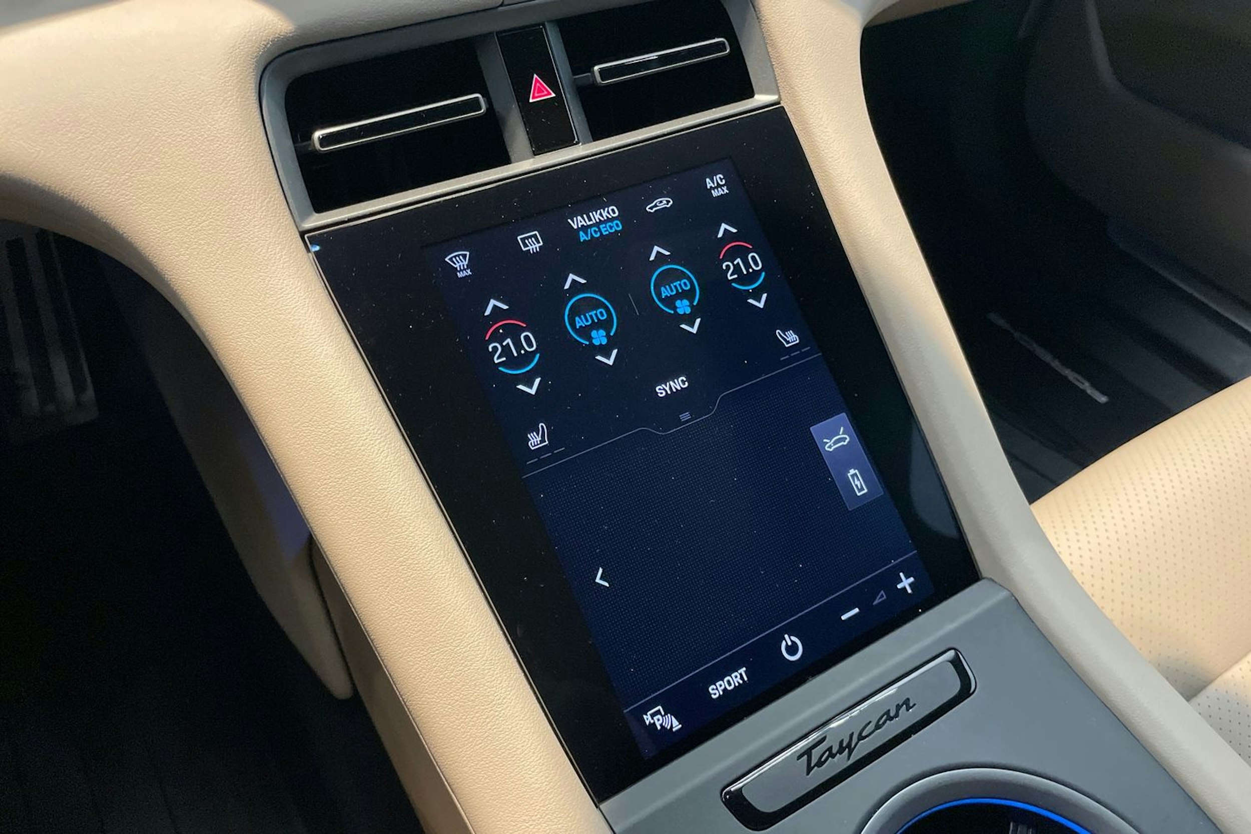 Sininen Porsche Taycan 2023 kuva 11.