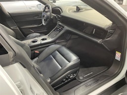 valkoinen Porsche Taycan 2023 kuva 4.