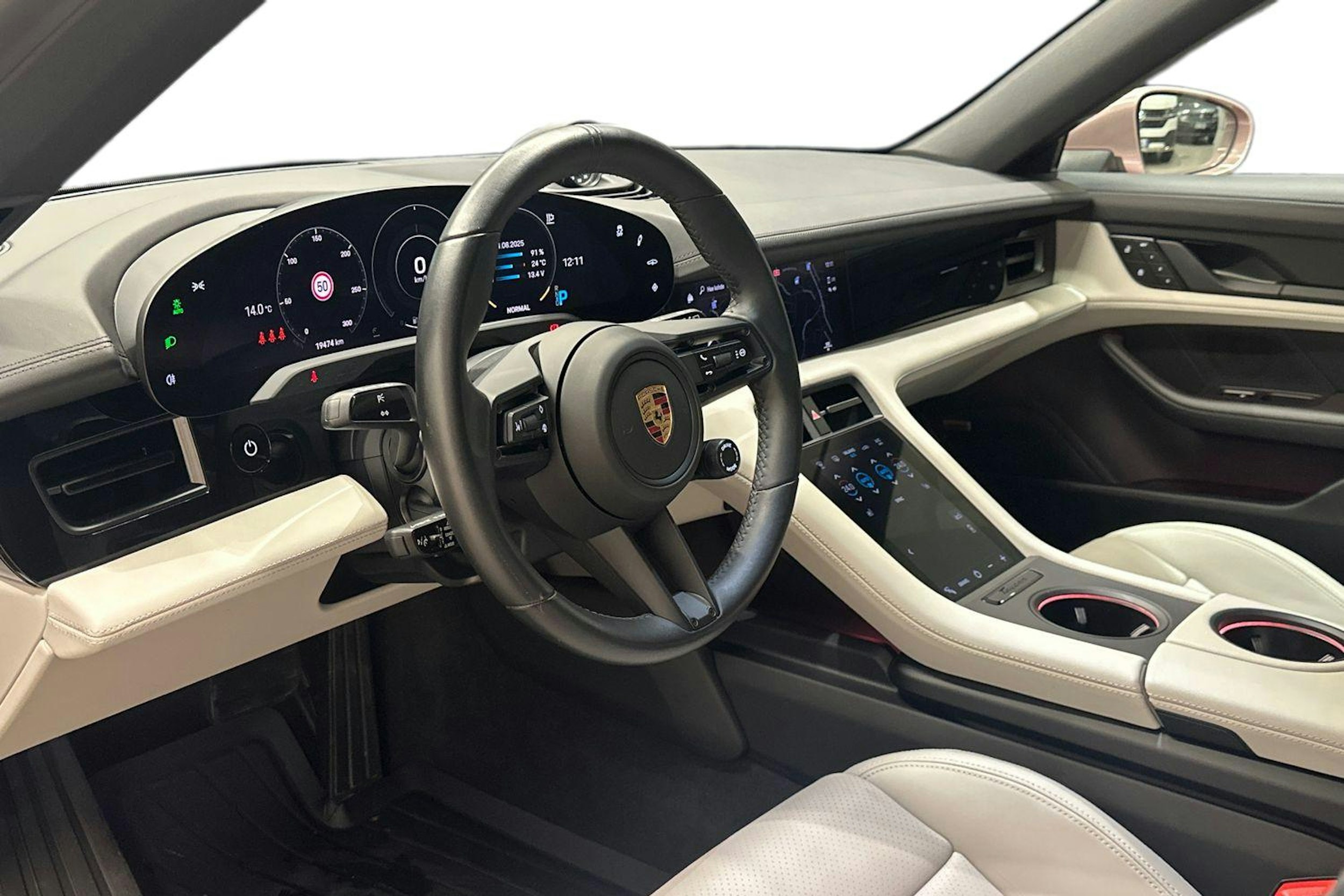 Punainen Porsche Taycan 2023 kuva 6.