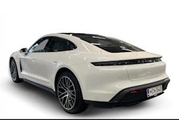 valkoinen Porsche Taycan 2023 kuva 2.