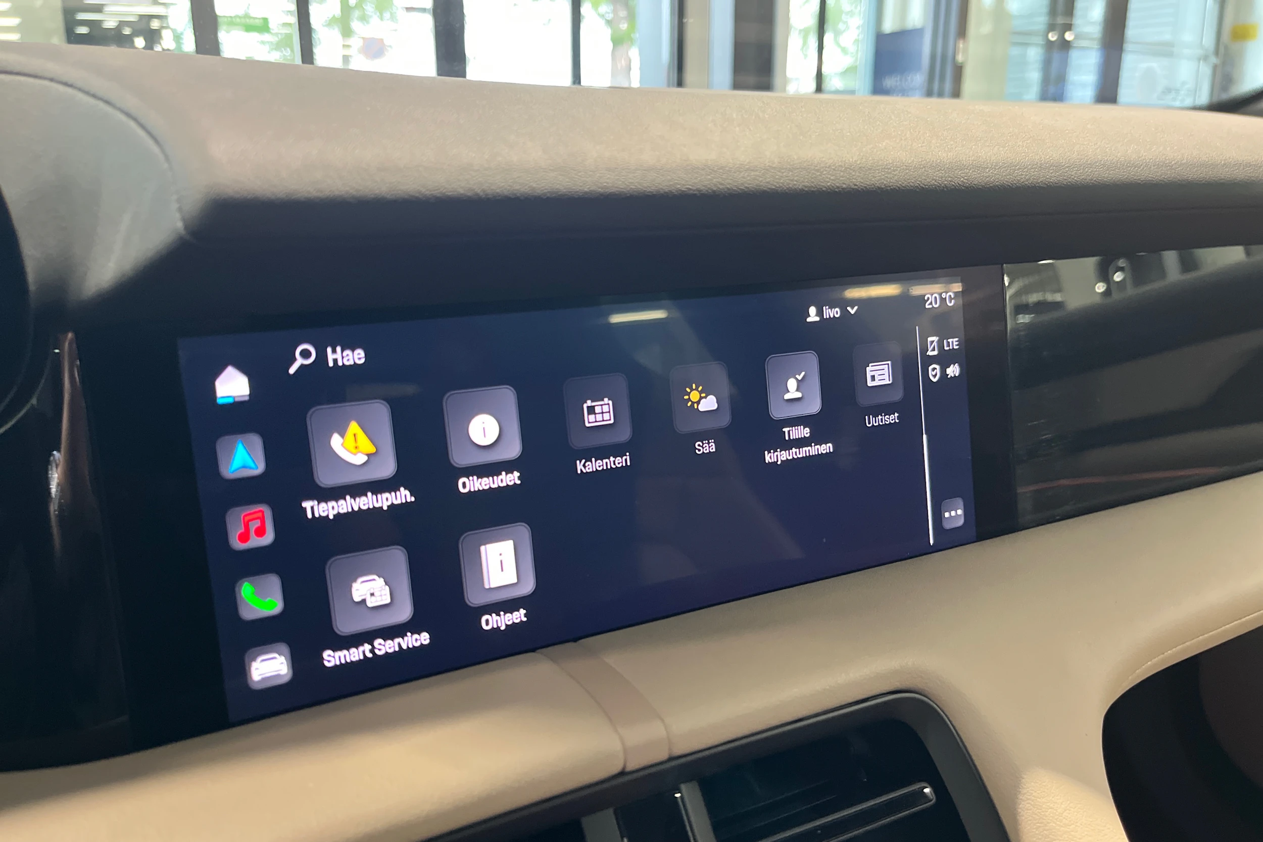 valkoinen Porsche Taycan 2023 kuva 15.