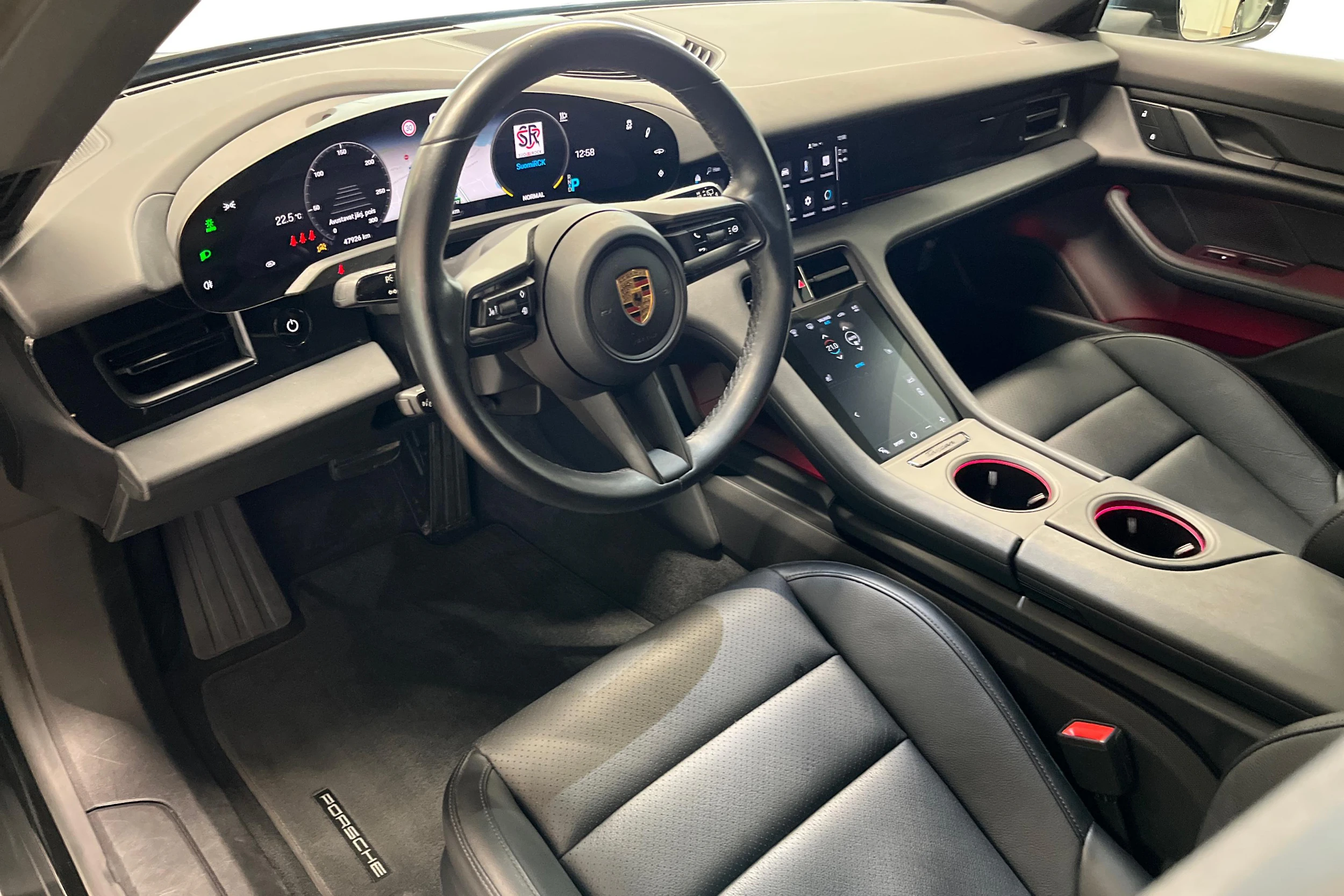 musta Porsche Taycan 2023 kuva 6.